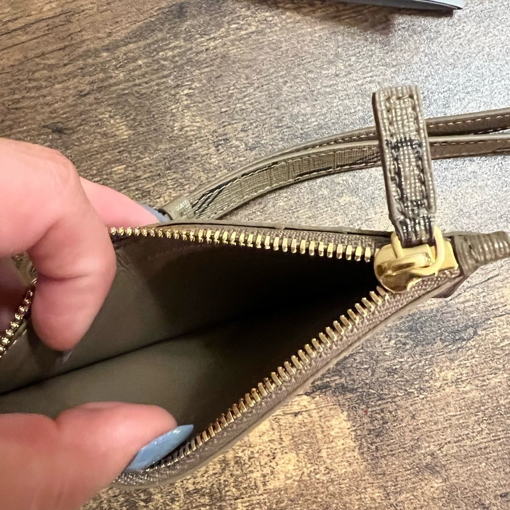 Balenciaga wallet and lanyard. Purchased Sept 2022 and have never used it - Picture 3 of 6